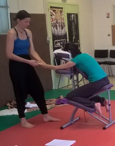Sophie et Marion en binôme : initiation en shiatsu assis